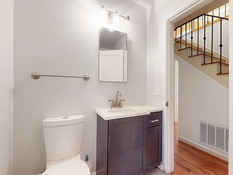 420 Lester Ave — Photo 14