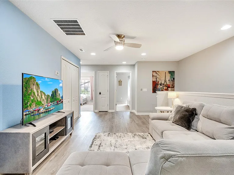 8827 Geneve Ct — Photo 36