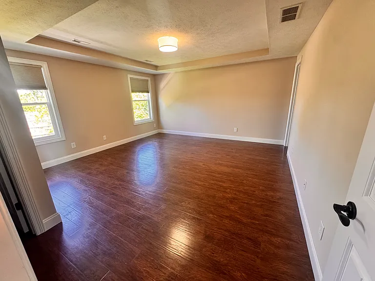 1594 Fruitland Ave — Photo 9