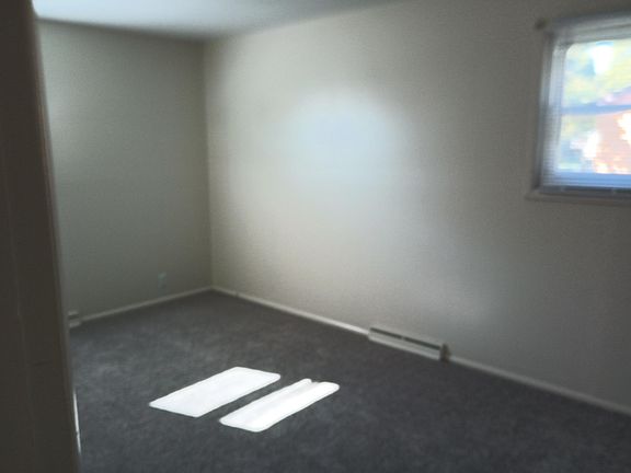 4th image of 104 W Belle St