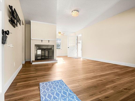 5th image of 1075 Bee Creek Rd