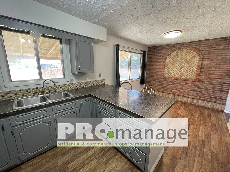 220 N Ladino Dr — Photo 2