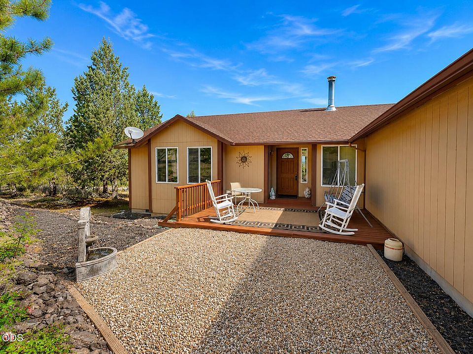 1st image of 1047 SE Akins Dr