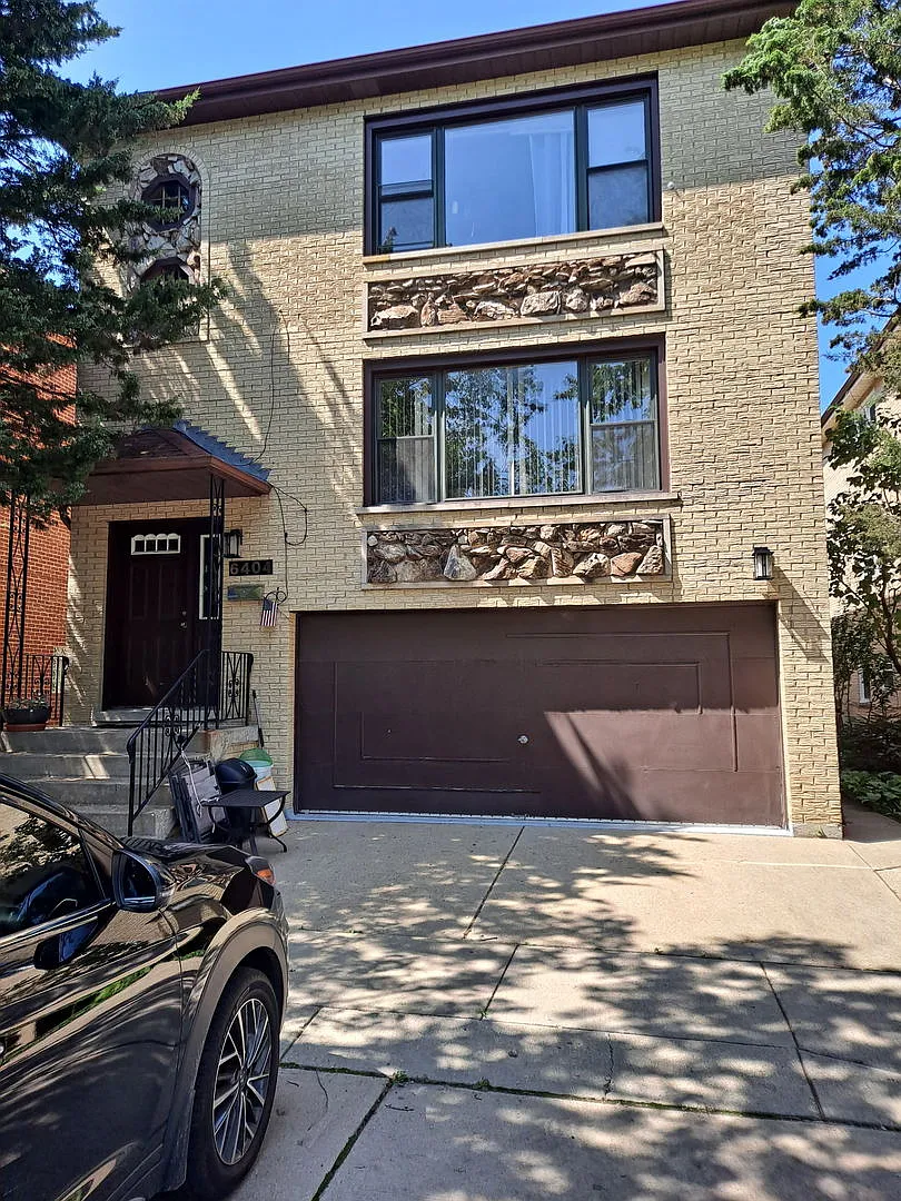 3 bed, 1400 sqft, $2,000 — Photo 1
