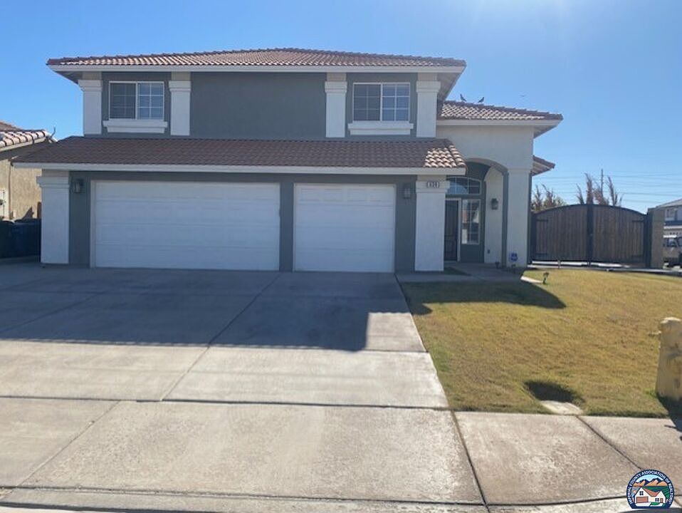 1st image of 638 Silverwood St