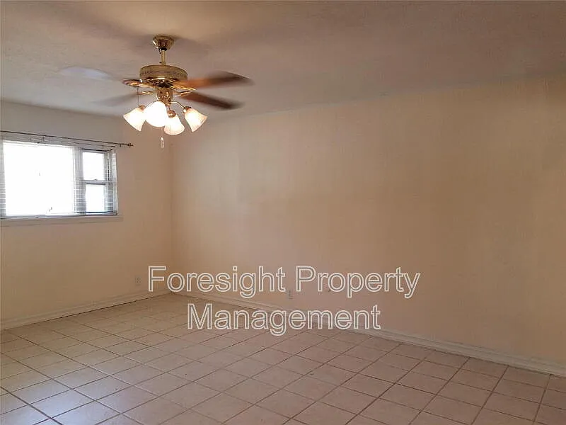 3 bed, 2.0 bath, 1330 sqft, $2,095 — Photo 3