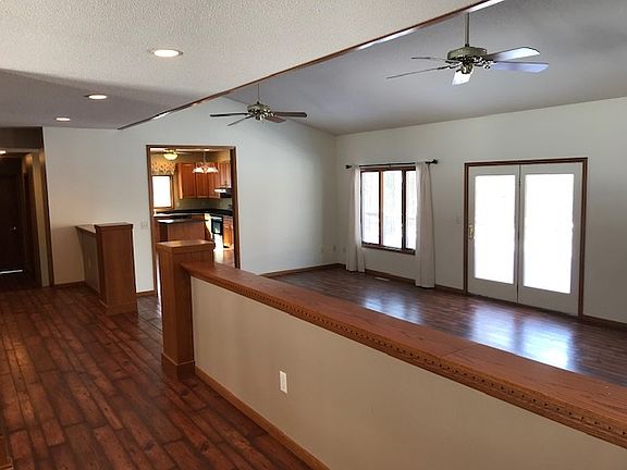4th image of 102 Country Hills Ln