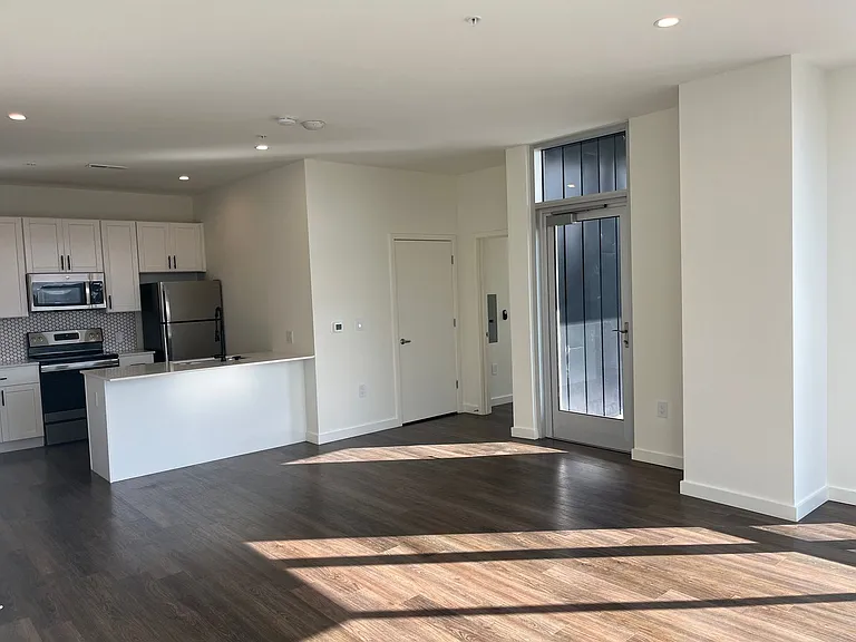103 E 3rd St. - The Hayden — Photo 11