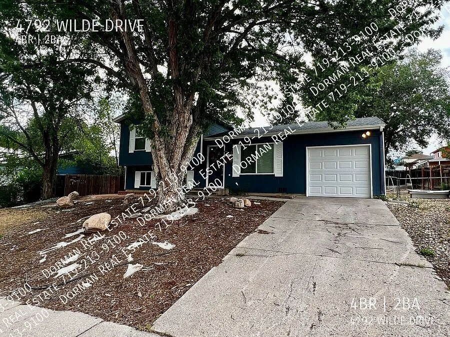 Completely Renovated 4 Bed, 2 bath in Eastborough! — Photo 2