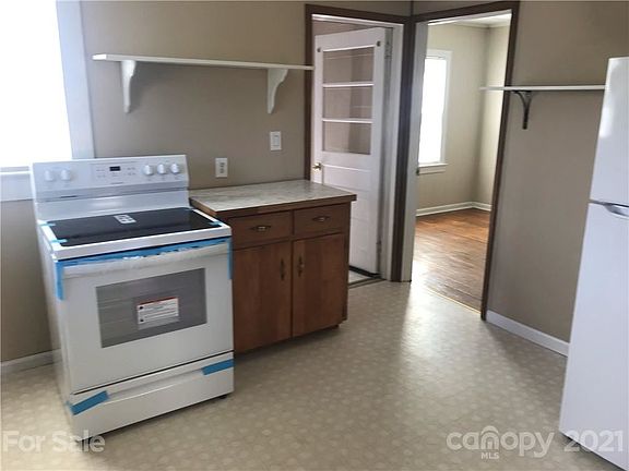 5th image of 332 Crawley Dr