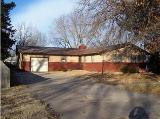 221 N Willow St, Douglass, KS 67039