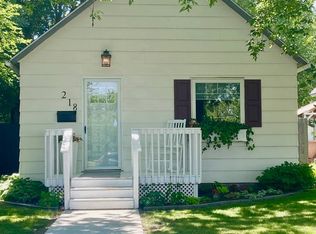 218 12th St NW, Devils Lake, ND 58301