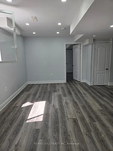75 Executive Ct Photo 1