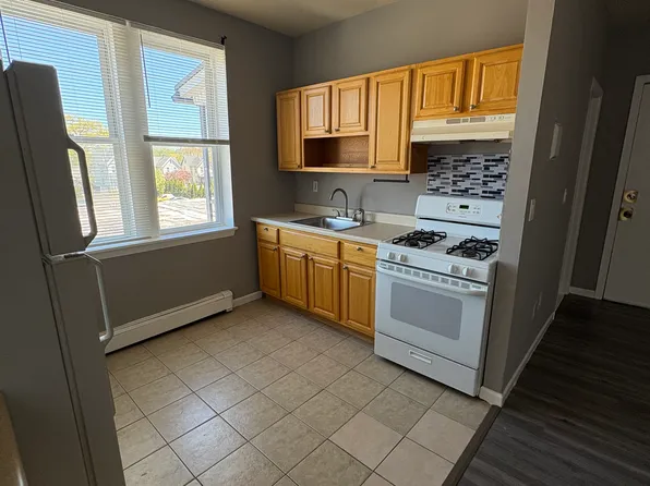 798 Howard Ave APT 11, Bridgeport, CT 06605