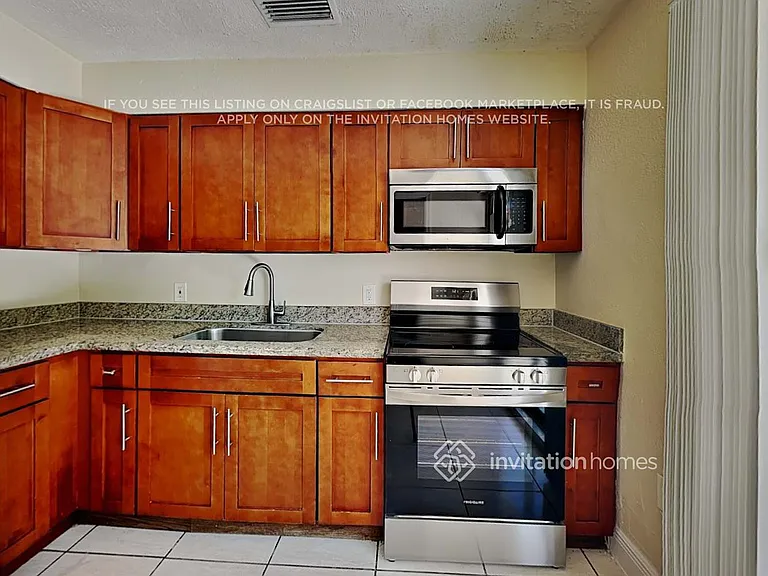 4888 Prince Dr — Photo 6