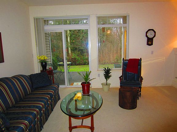 Lroom w/ sliders to grnbelt