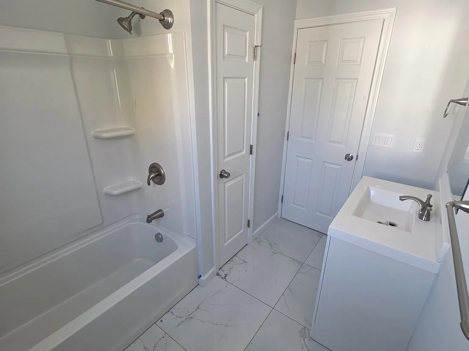 3 bed, 1200 sqft, $2,300 — Photo 2