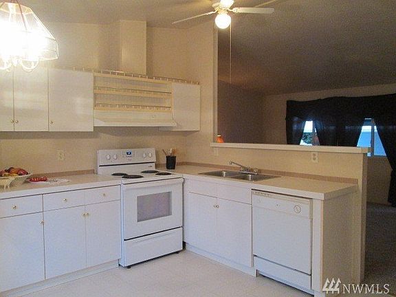 3rd image of 5900 64th St NE Unit 126