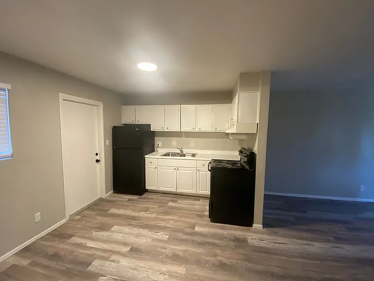 2414 W Devonshire Ave — Photo 36