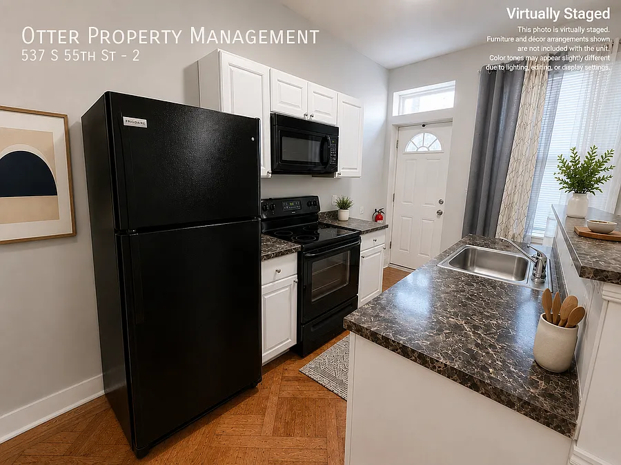 Charming 2BR/1BA Apartment with Hardwood Floors — Photo 3