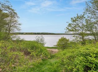 27 Greenway Dr, Falmouth, ME 04105