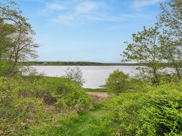 27 Greenway Drive, Falmouth, ME 04105