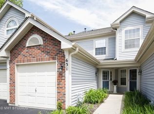 631 Cobblestone Ct #572, Elgin, IL 60120