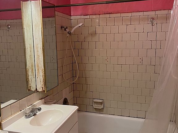 5th image of 537 GLADSTONE
