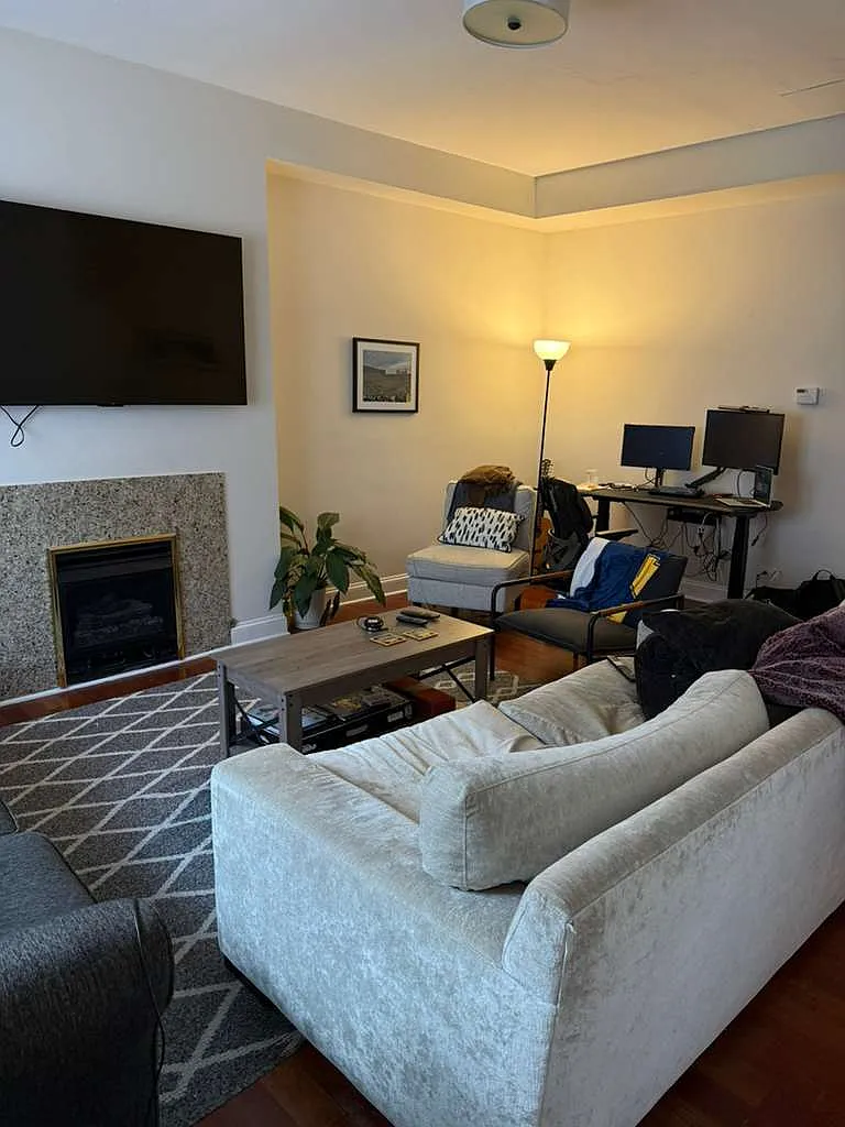 Building Photo - 2522 N Halsted St #106