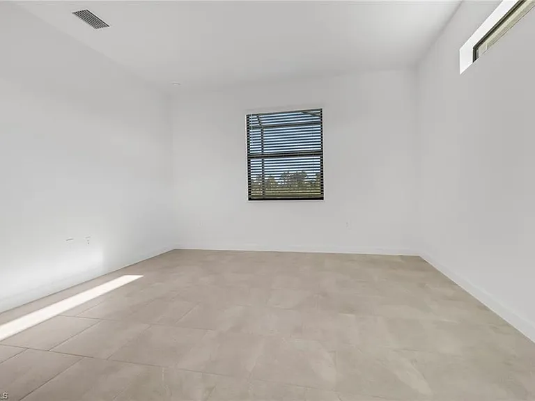 19708 Hinkley Dr — Photo 13