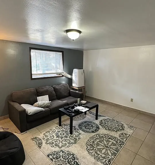 3 bed, 1.0 bath, 1040 sqft, $550 — Photo 14