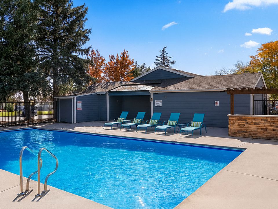 Antero Apartments Pool Deck with Sun Chairs