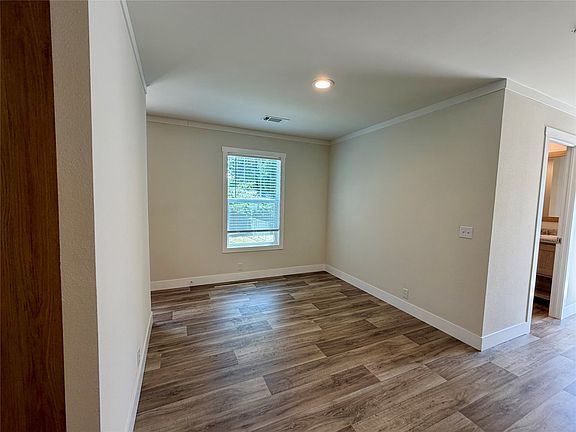 5th image of 60 Holland St