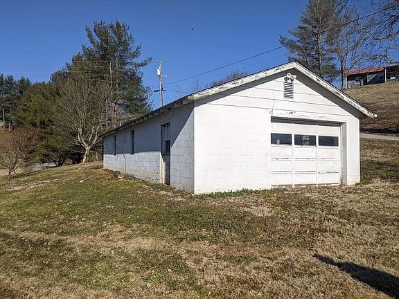 5th image of 703 Oakland St