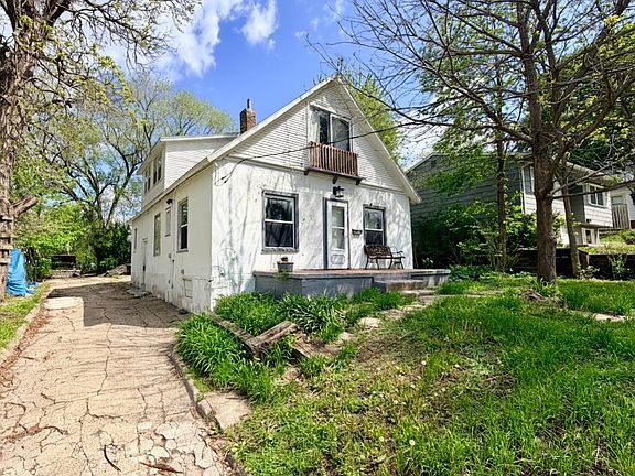 2nd image of 302 E Bell Ave