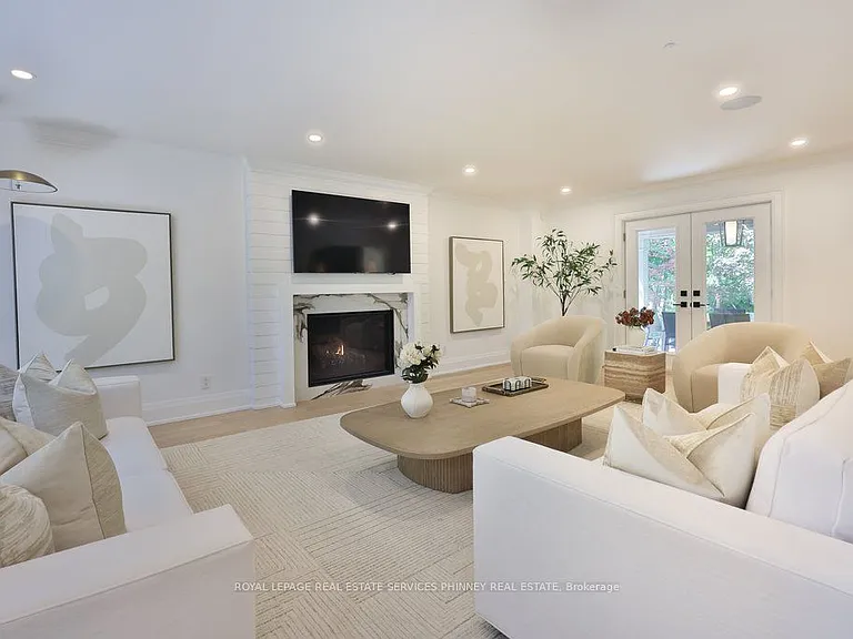 1638 Ruscombe Close — Photo 7