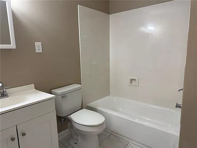 114 Havana St #B — Photo 5