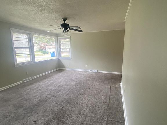 3rd image of 609 New River Dr