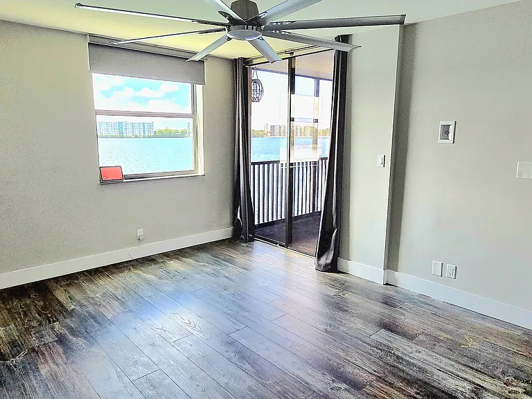 118 Lake Emerald Dr — Photo 23