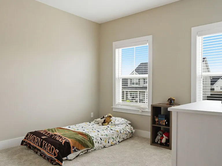 2638 Laurens St — Photo 24