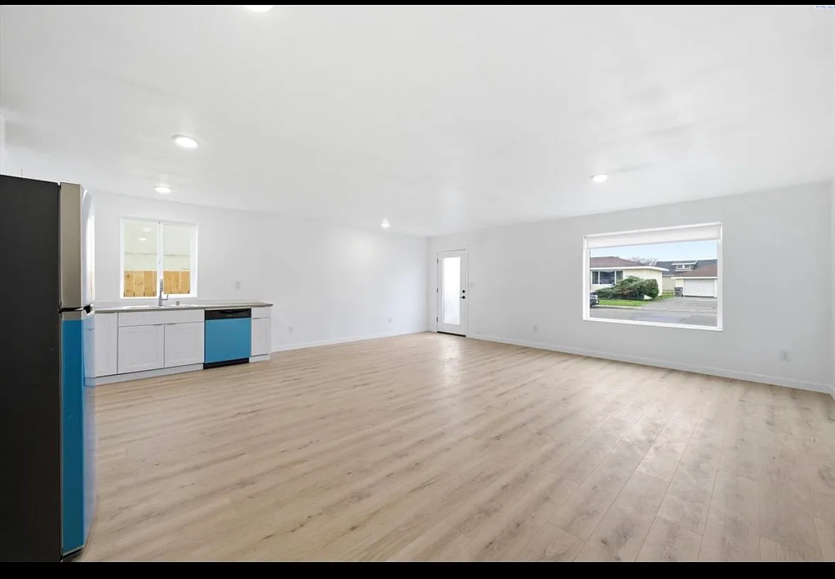 3 bed, 1460 sqft, $2,095 — Photo 2