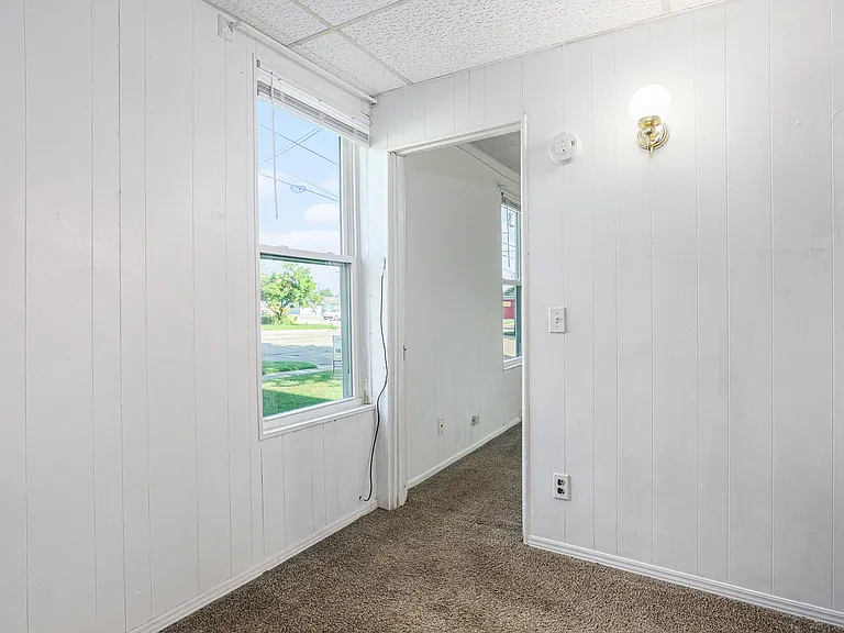 102 E Paw St #4 — Photo 6