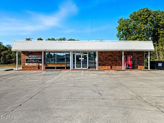 3rd image of 409 Sweetwater Vonore Rd