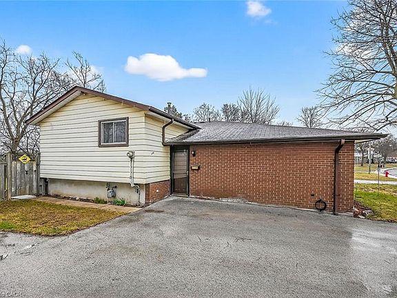 5th image of 143 Cranbrook Dr