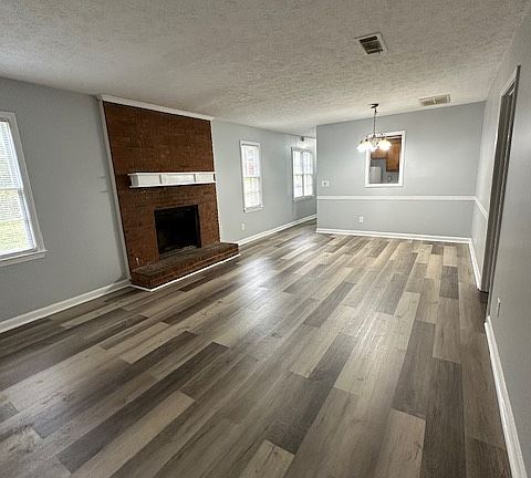 3rd image of 298 Freeport Dr