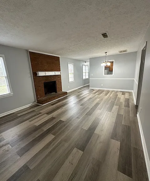 298 Freeport Dr — Photo 3