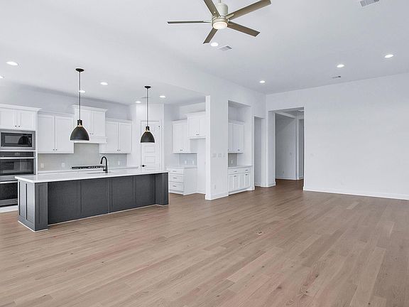 4th image of 465 Lone Ranger Dr