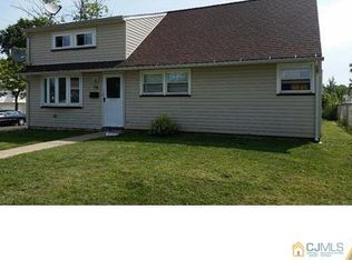 72 Daniel St, Carteret, NJ 07008