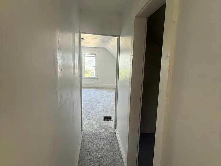 9800 Kennedy Ave — Photo 18