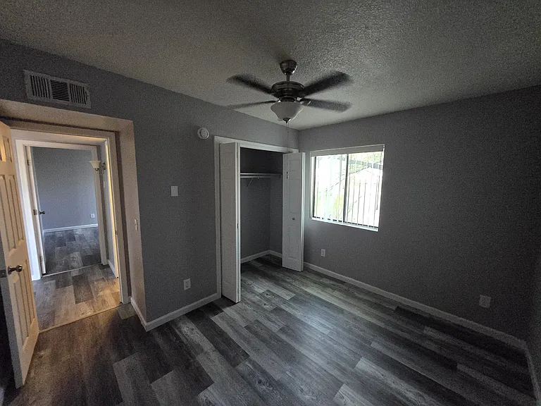 1809 E Hedrick Dr — Photo 3